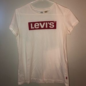 women’s levi’s t-shirt